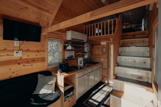 Le design intérieur d'une tiny house est optimisé pour profiter d’un maximum d’espace